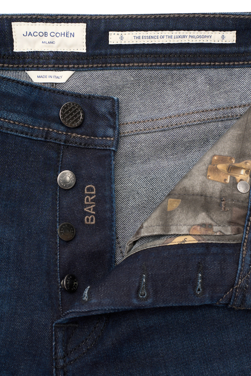 Джинсы BARD из эластичного хлопка|Основной цвет:Синий Мужской Jacob Cohen Джинсы BARD из эластичного хлопка (цвет ), артикул QM004034P3621V1 | Фото 3
