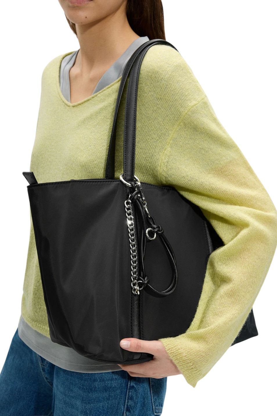 Женский Parfois Сумка-шопер с подвеской (цвет ), артикул 246319 | Фото 6