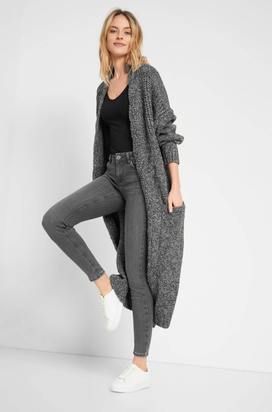 Женский Orsay Футболка с V-образным вырезом (цвет ), артикул 154114 | Фото 2