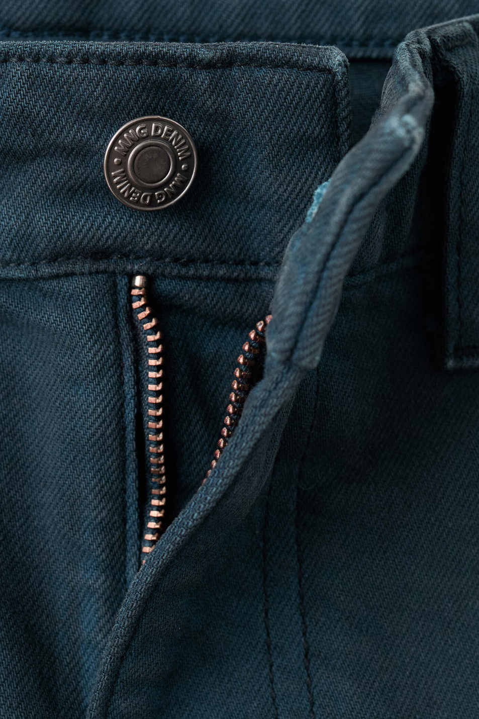 Мужской Mango Man Джинсы BENC однотонные (цвет ), артикул 27075940 | Фото 5