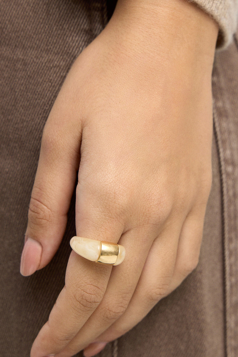 Кольцо из смолы|Основной цвет:Бежевый Женский Parfois Кольцо из смолы (цвет ), артикул 224307 | Фото 3