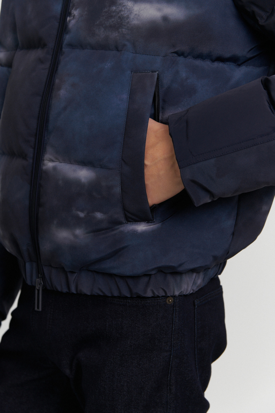 Emporio Armani Утепленная куртка из двухцветного нейлона с принтом Cloud Storm (цвет ), артикул 6H1BF8-1NLPZ | Фото 10