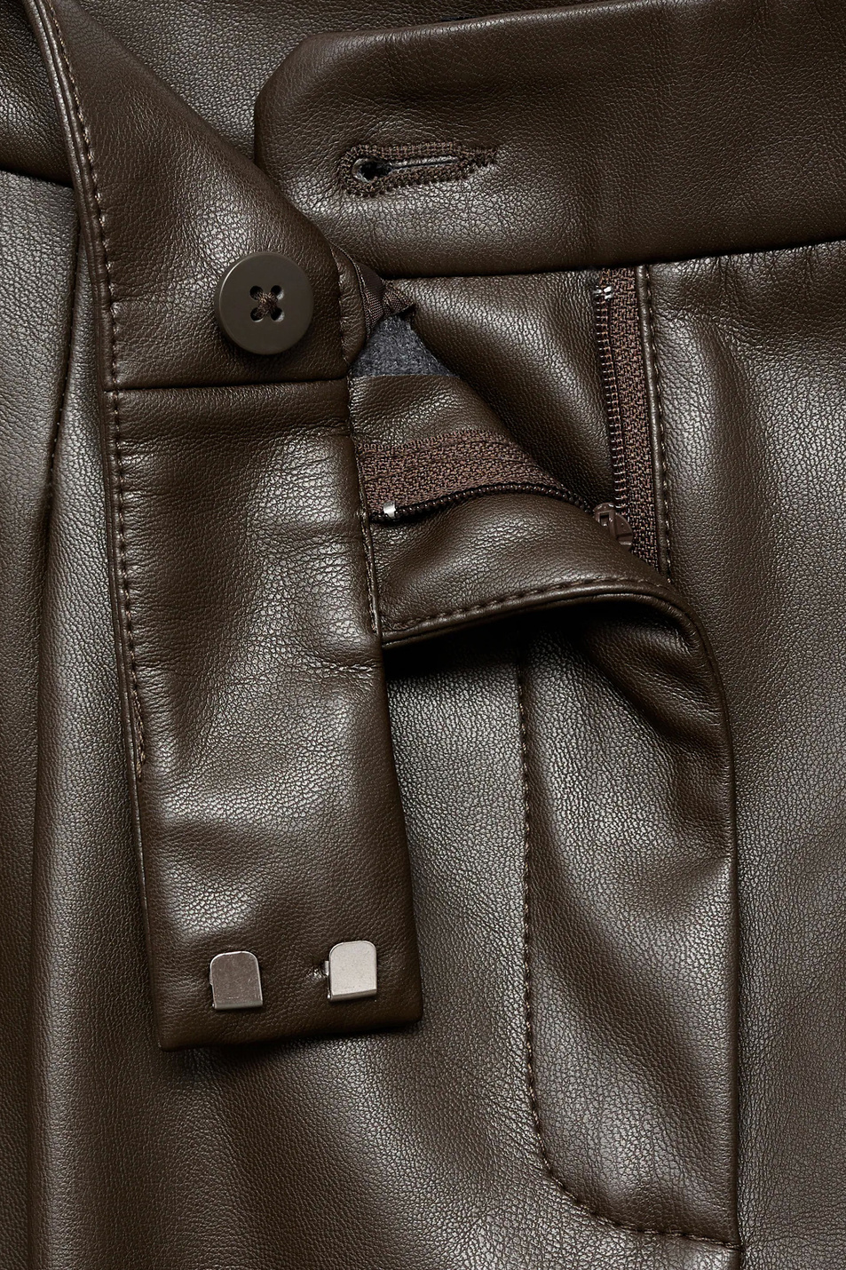 Женский Mango Брюки RIGA из искусственной кожи (цвет ), артикул 17085976 | Фото 5