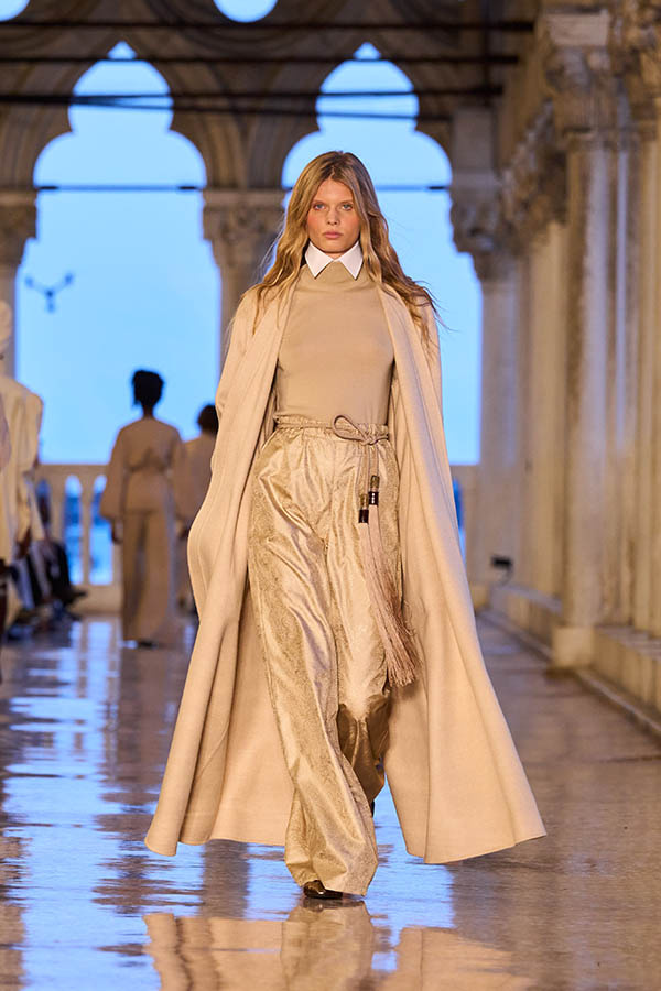 Женский Max Mara Брюки DOMIZIA из шелка (цвет ), артикул 2511131181 | Фото 6