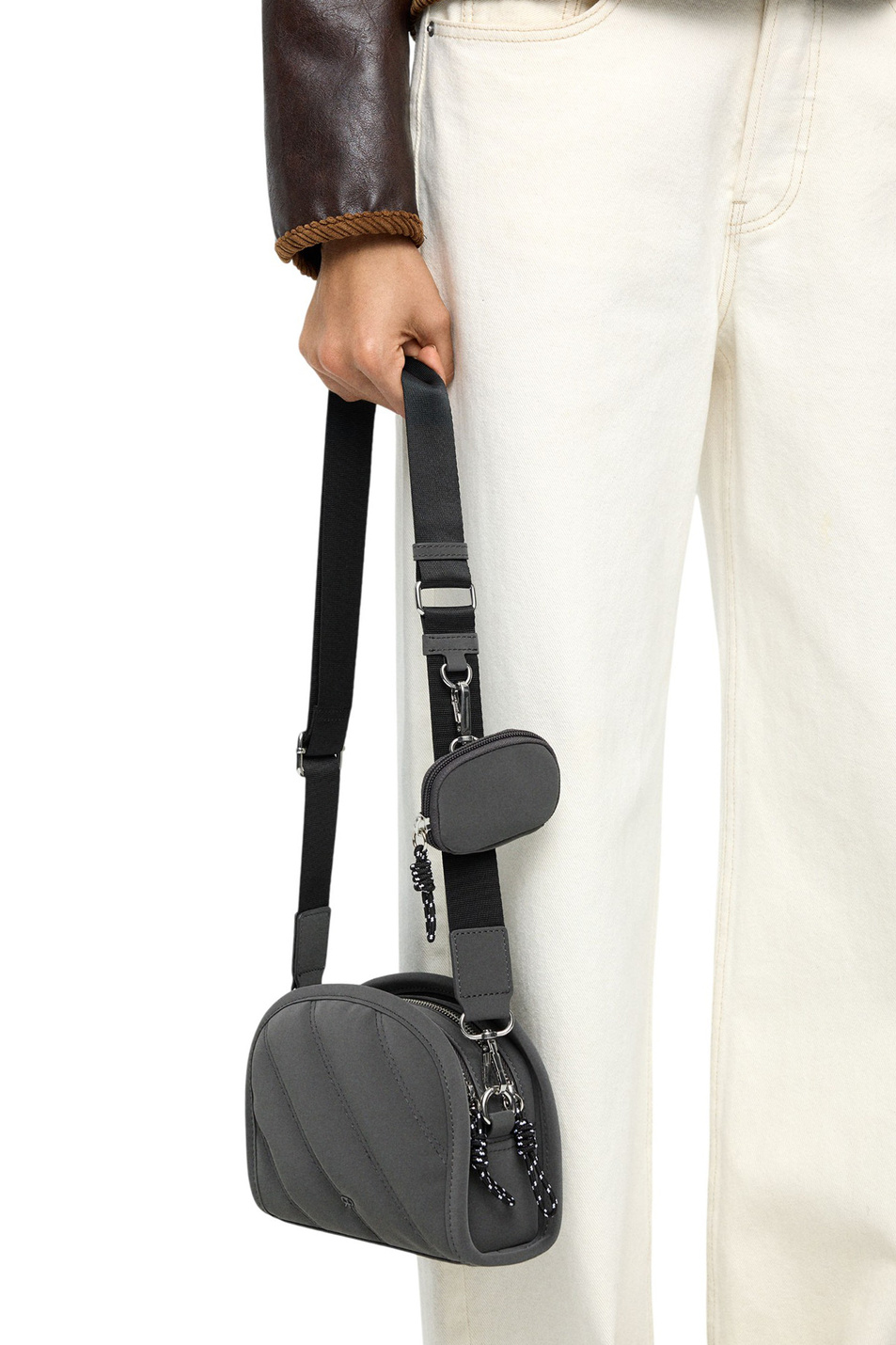 Женский Parfois Сумка через плечо с подвеской (цвет ), артикул 242201 | Фото 5