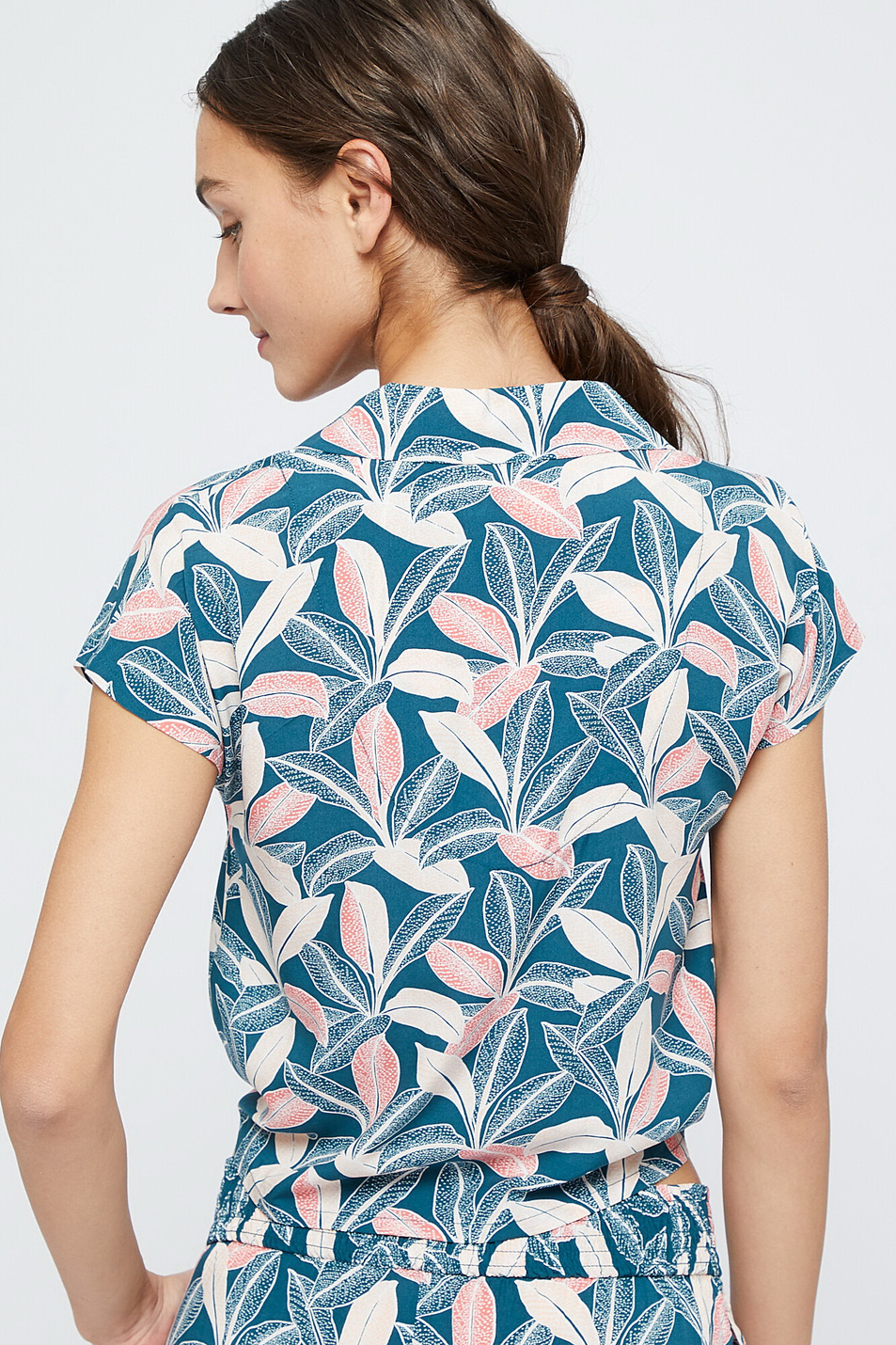 Женский Etam Пижамная рубашка из натуральной вискозы LISA (цвет ), артикул 6515975 | Фото 4