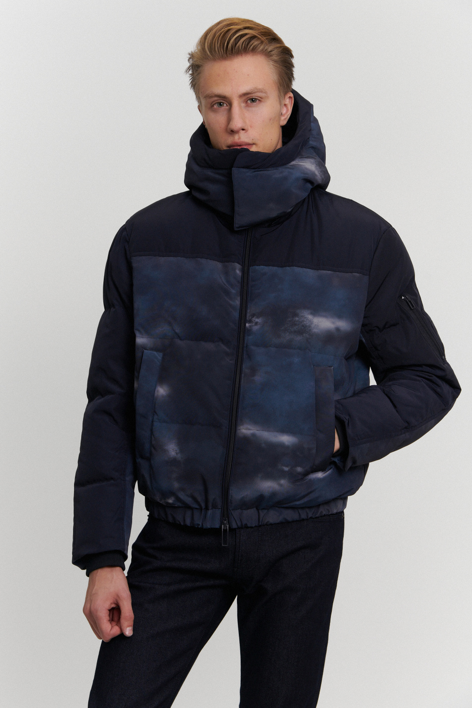 Emporio Armani Утепленная куртка из двухцветного нейлона с принтом Cloud Storm (цвет ), артикул 6H1BF8-1NLPZ | Фото 7