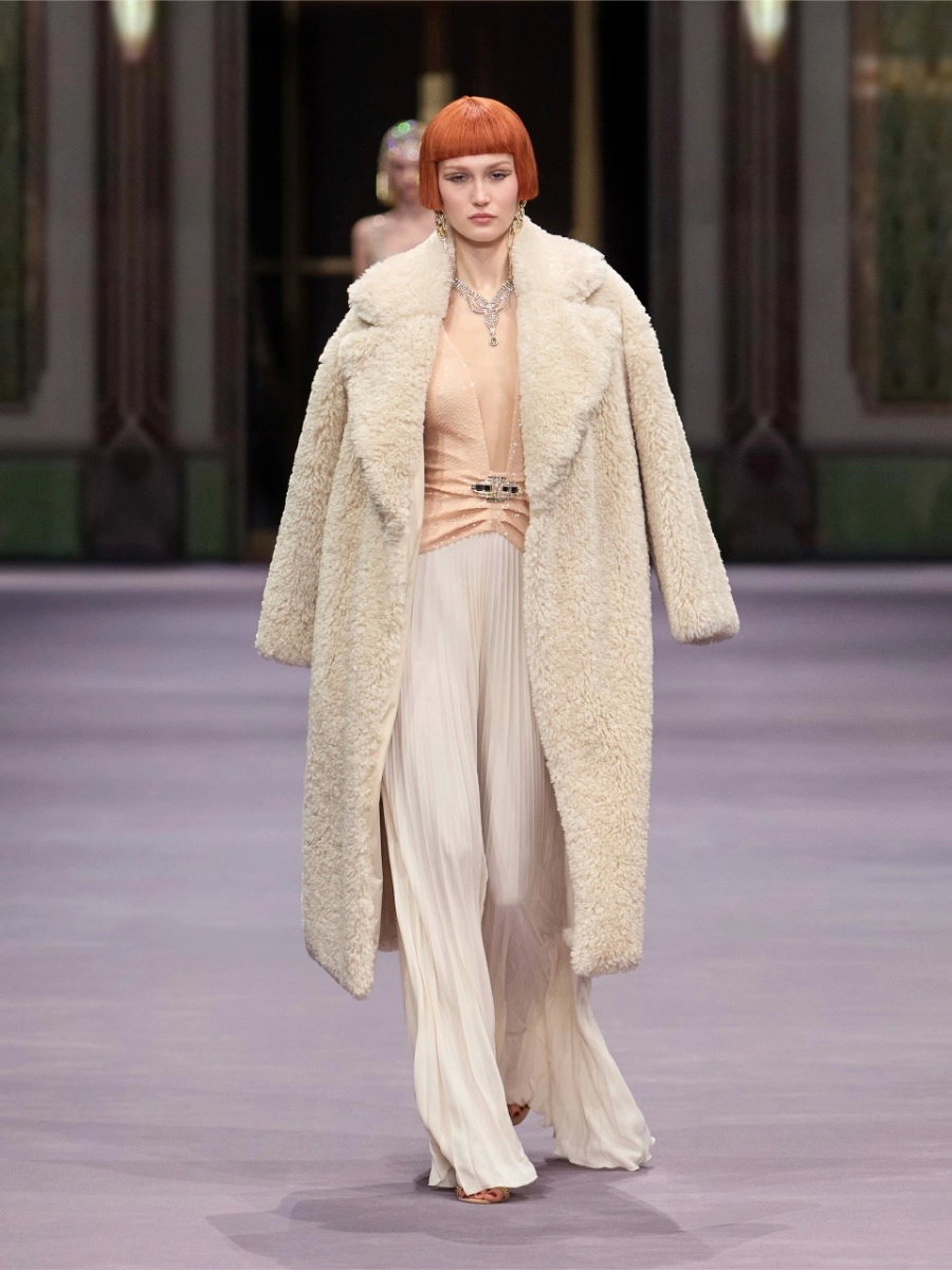 Женский Elisabetta Franchi Пальто однотонное (цвет ), артикул PI61H36E2 | Фото 4