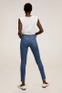 Mango Укороченные джинсы-скинни ISA ( цвет), артикул 87301025 | Фото 3