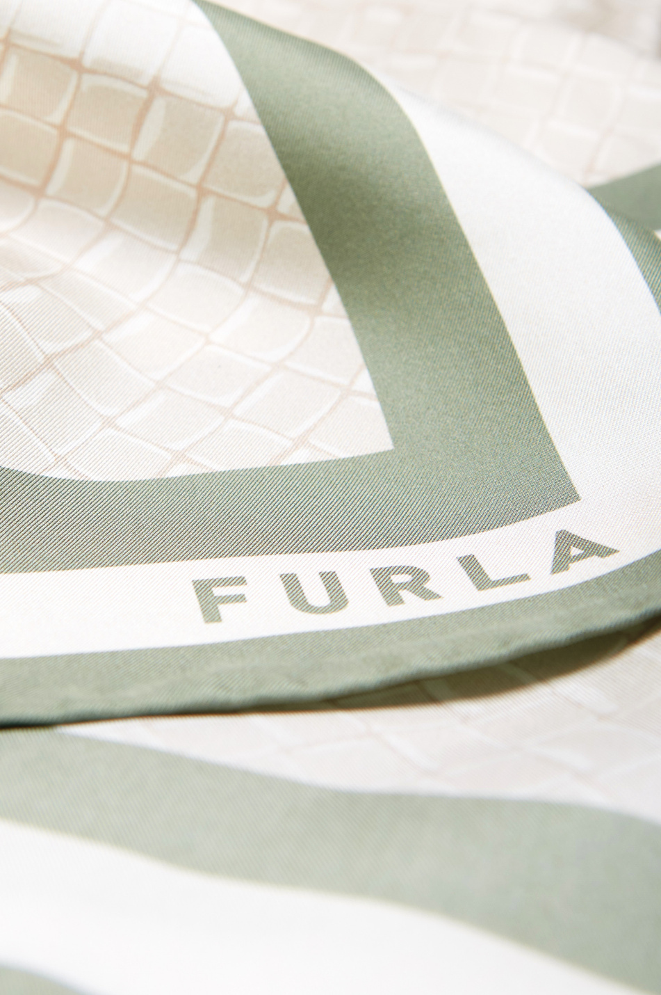 Женский Furla Платок TORTONA из натурального шелка (цвет ), артикул WT00021-BX2867 | Фото 2