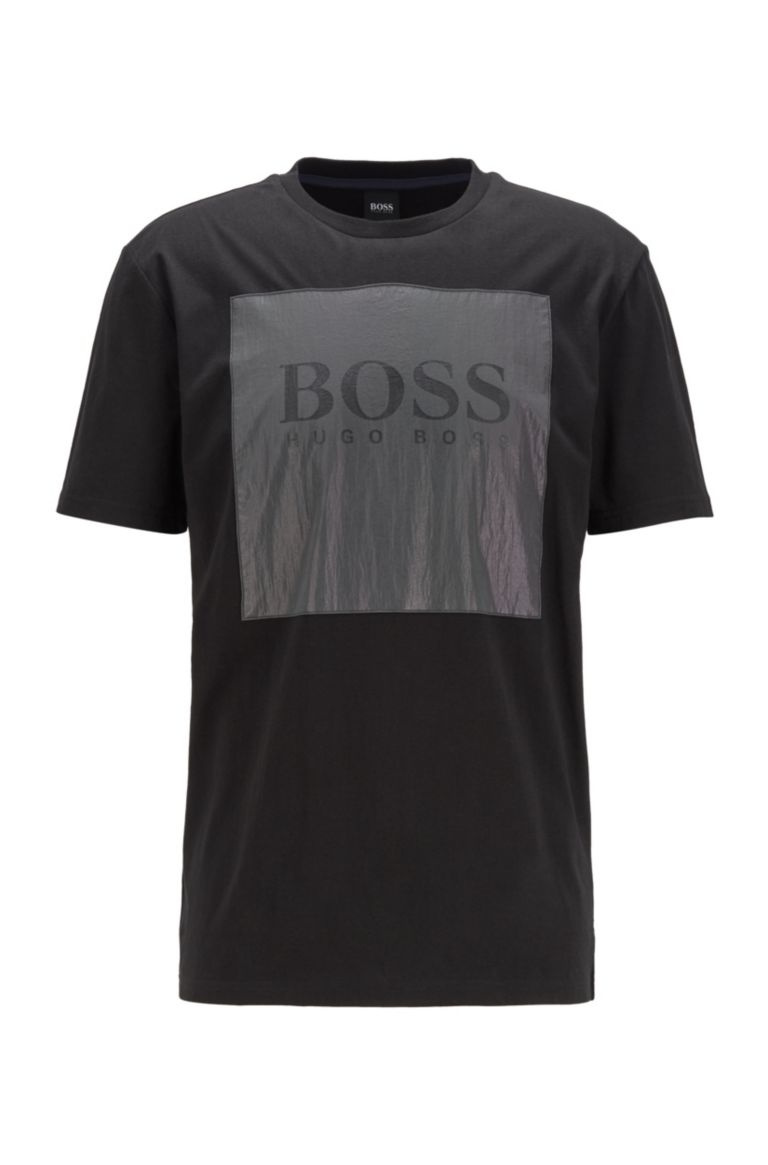 Мужской BOSS Футболка из натурального хлопка с переливающейся нашивкой-логотипом (цвет ), артикул 50447462 | Фото 1