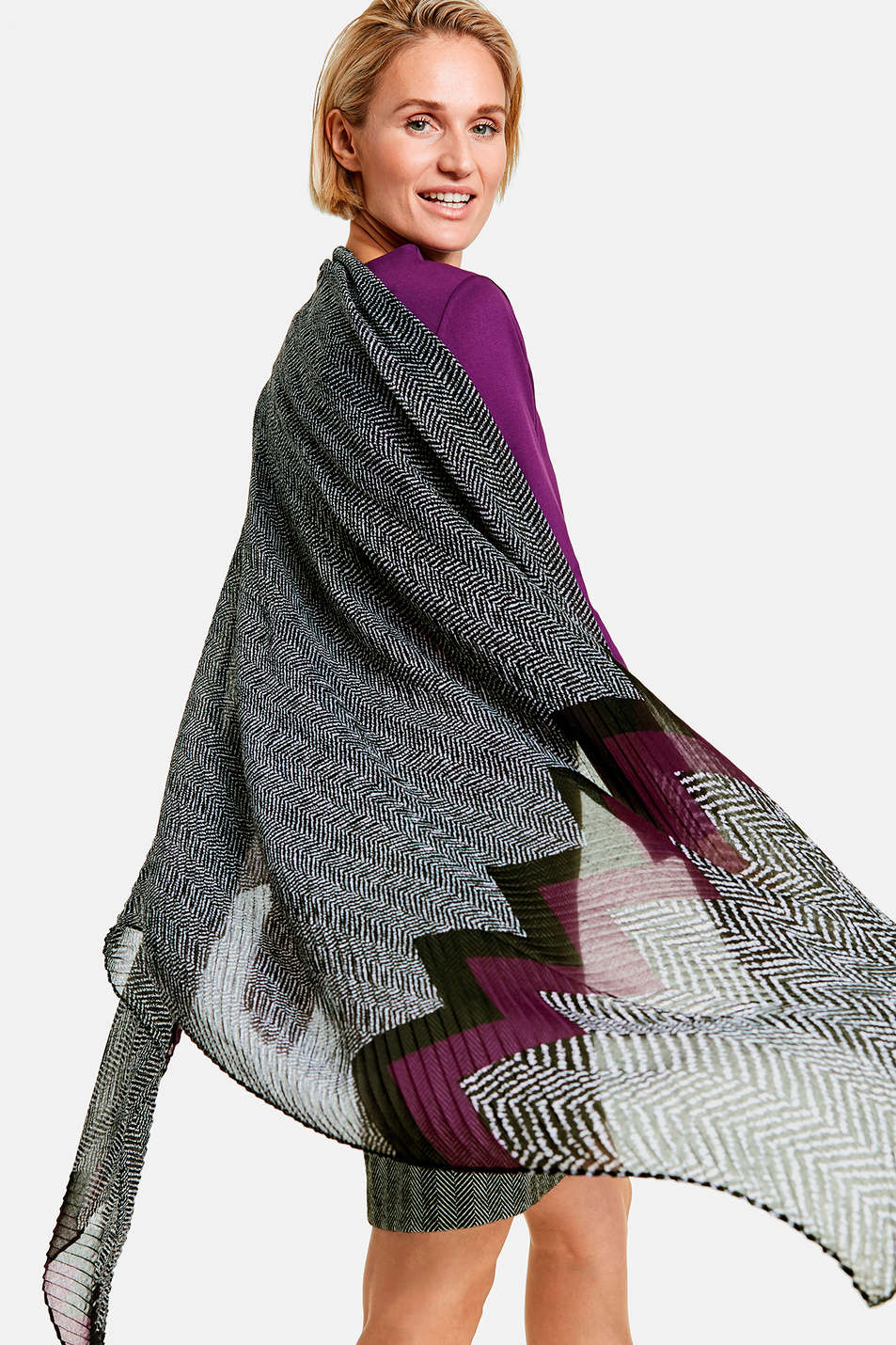 Gerry Weber Шарф с зигзагообразным узором (цвет ), артикул 400030-72030 | Фото 3
