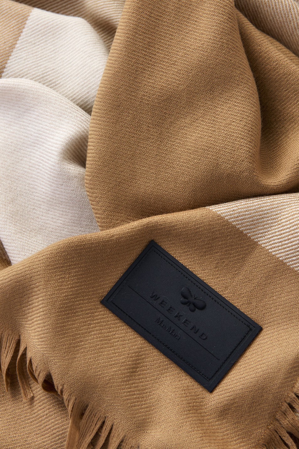 Женский Weekend Max Mara Платок PIUMA из натуральной шерсти с бахромой (цвет ), артикул 2355460232 | Фото 2