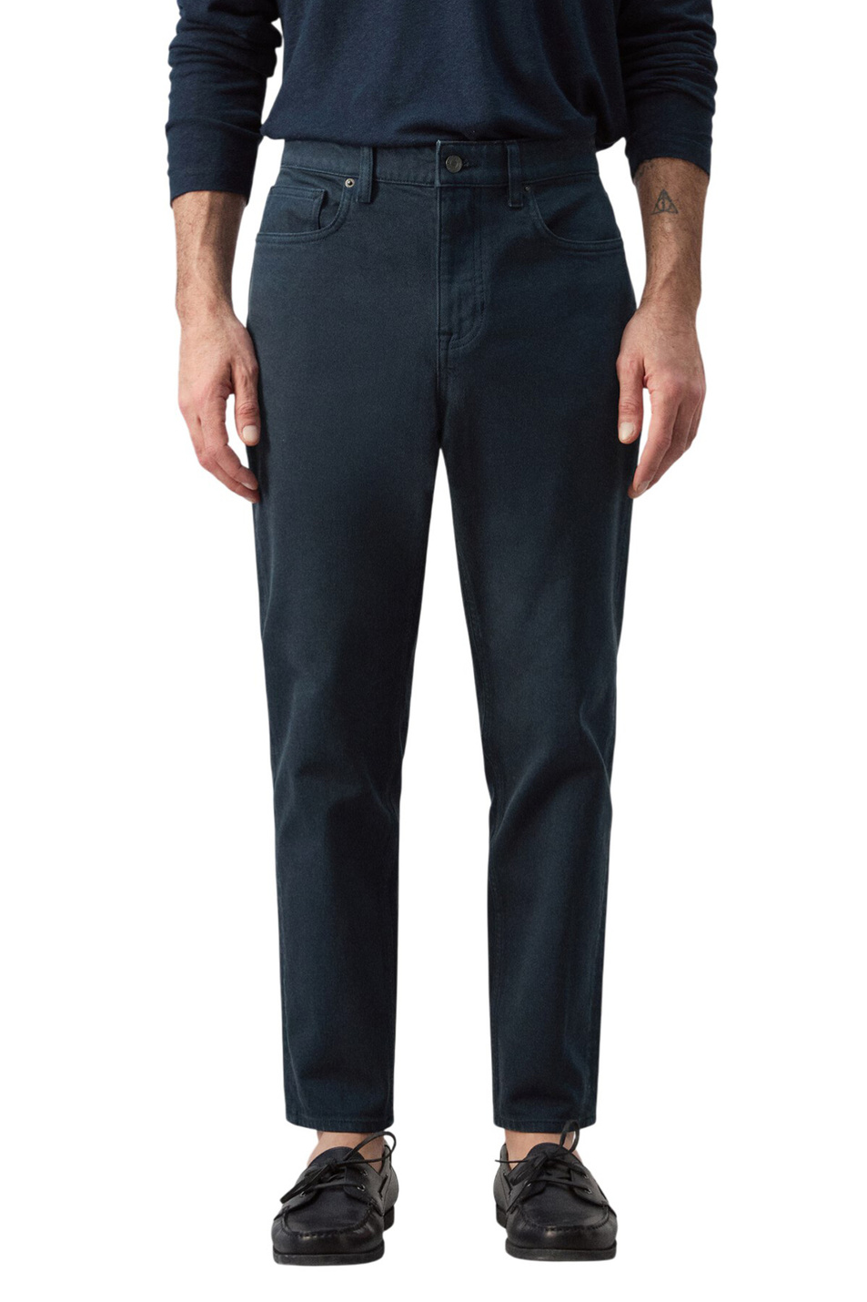 Мужской Mango Man Джинсы BENC однотонные (цвет ), артикул 27075940 | Фото 3