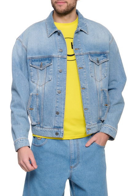 Джинсовая куртка с вышитым логотипом на спине|Основной цвет:Голубой|Артикул:J0618-2022 | Фото 1