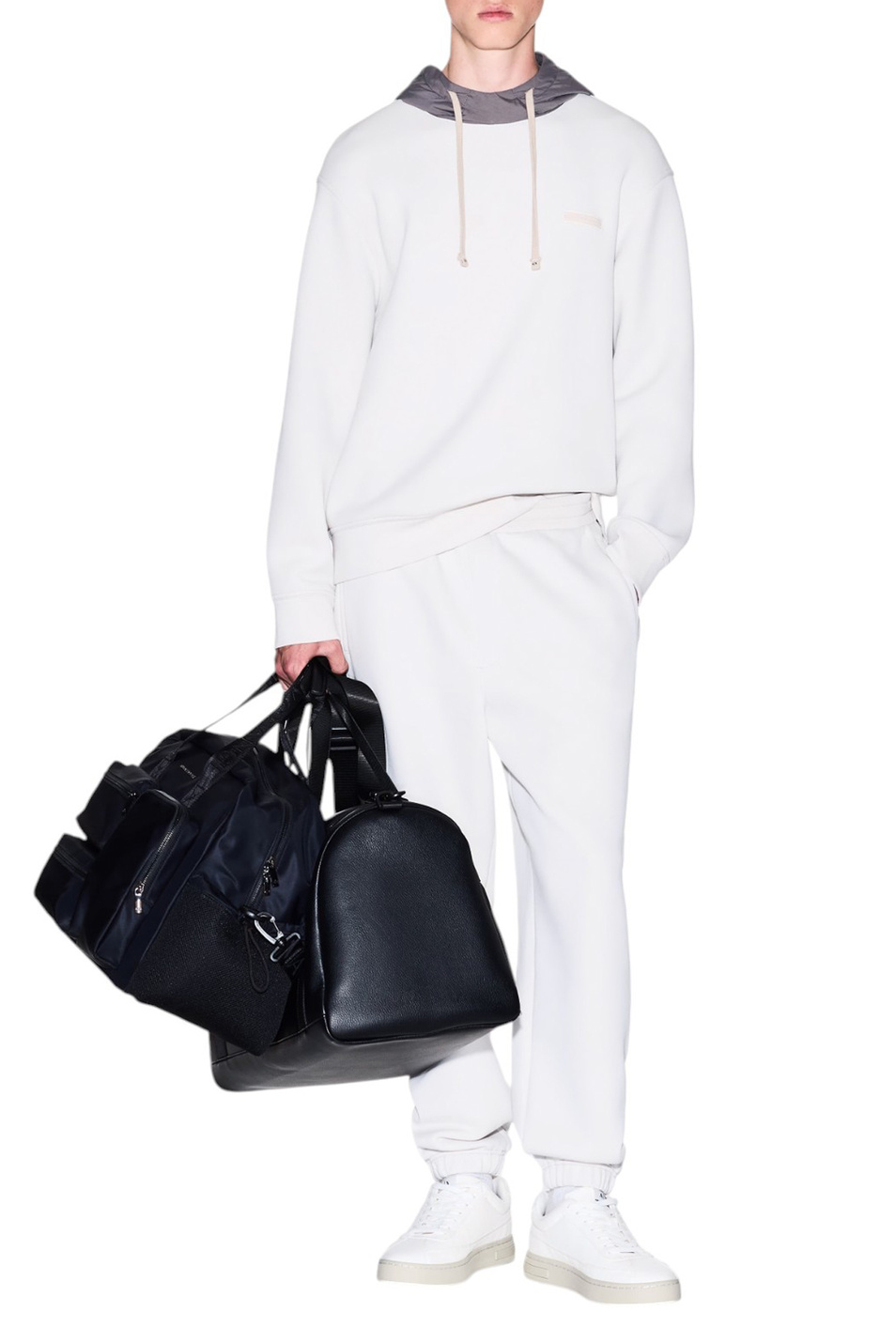Мужской Armani Exchange Брюки-джоггеры однотонные (цвет ), артикул XM001347-AF16222 | Фото 2