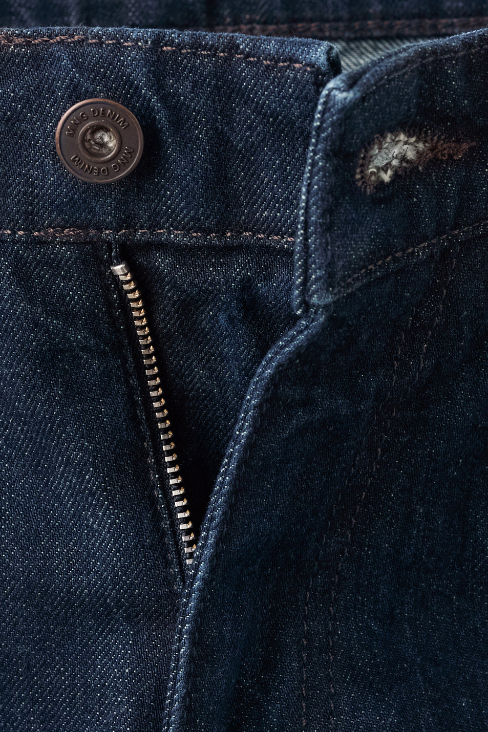 Мужской Mango Man Джинсы JUKE из хлопка (цвет ), артикул 27041199 | Фото 2