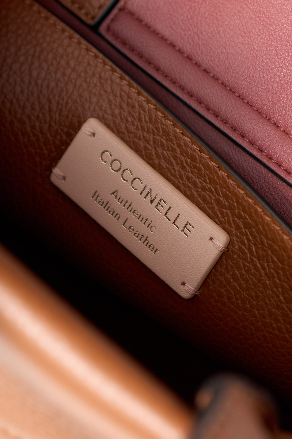 Женский Coccinelle Сумка ARLETTIS SIGNATURE из натуральной зернистой кожи (цвет ), артикул E1ND8180101 | Фото 4
