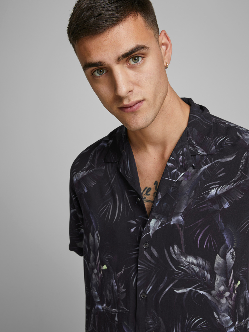 Мужской Jack & Jones Рубашка JORJERRY SHIRT SS BLK (цвет ), артикул 12170842 | Фото 6