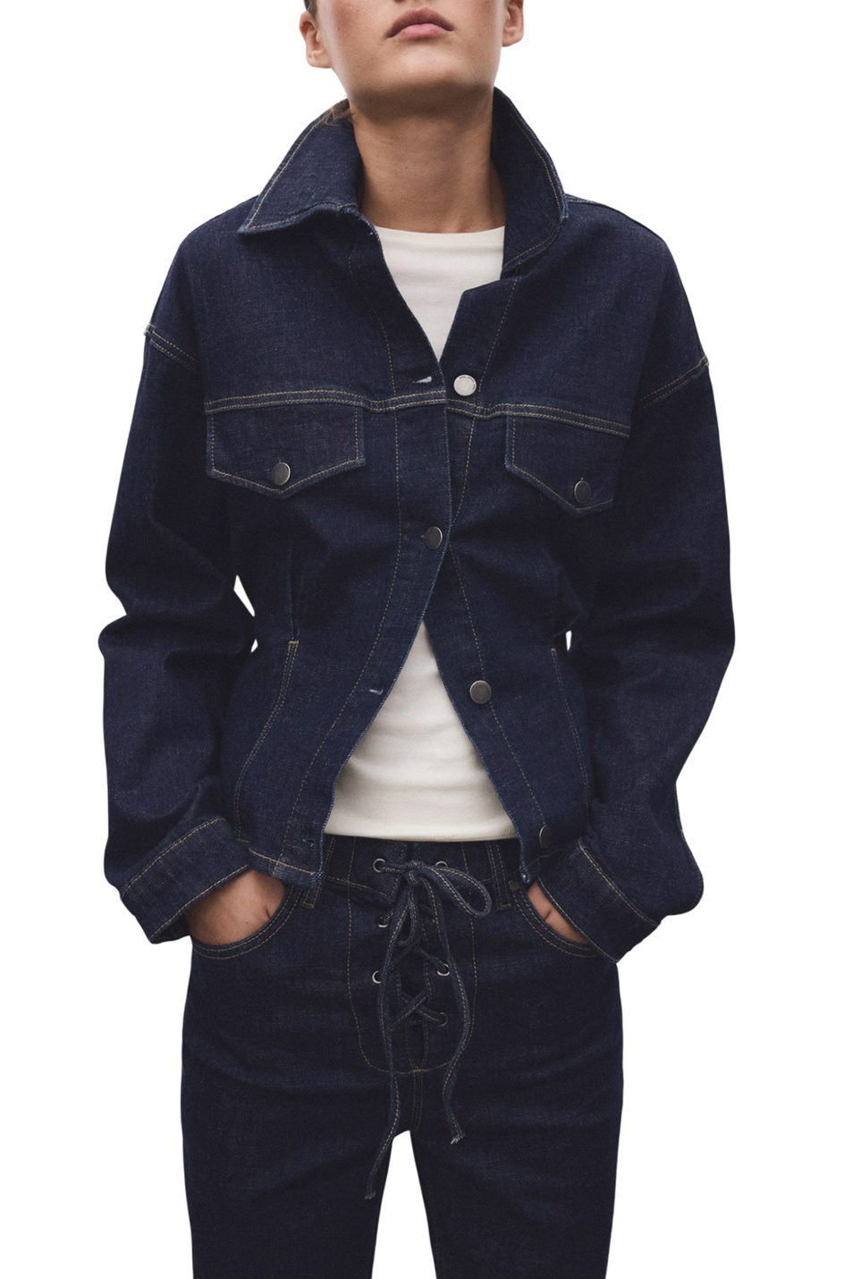 Женский Mango Куртка джинсовая FLOR с карманами (цвет ), артикул 17069119 | Фото 3