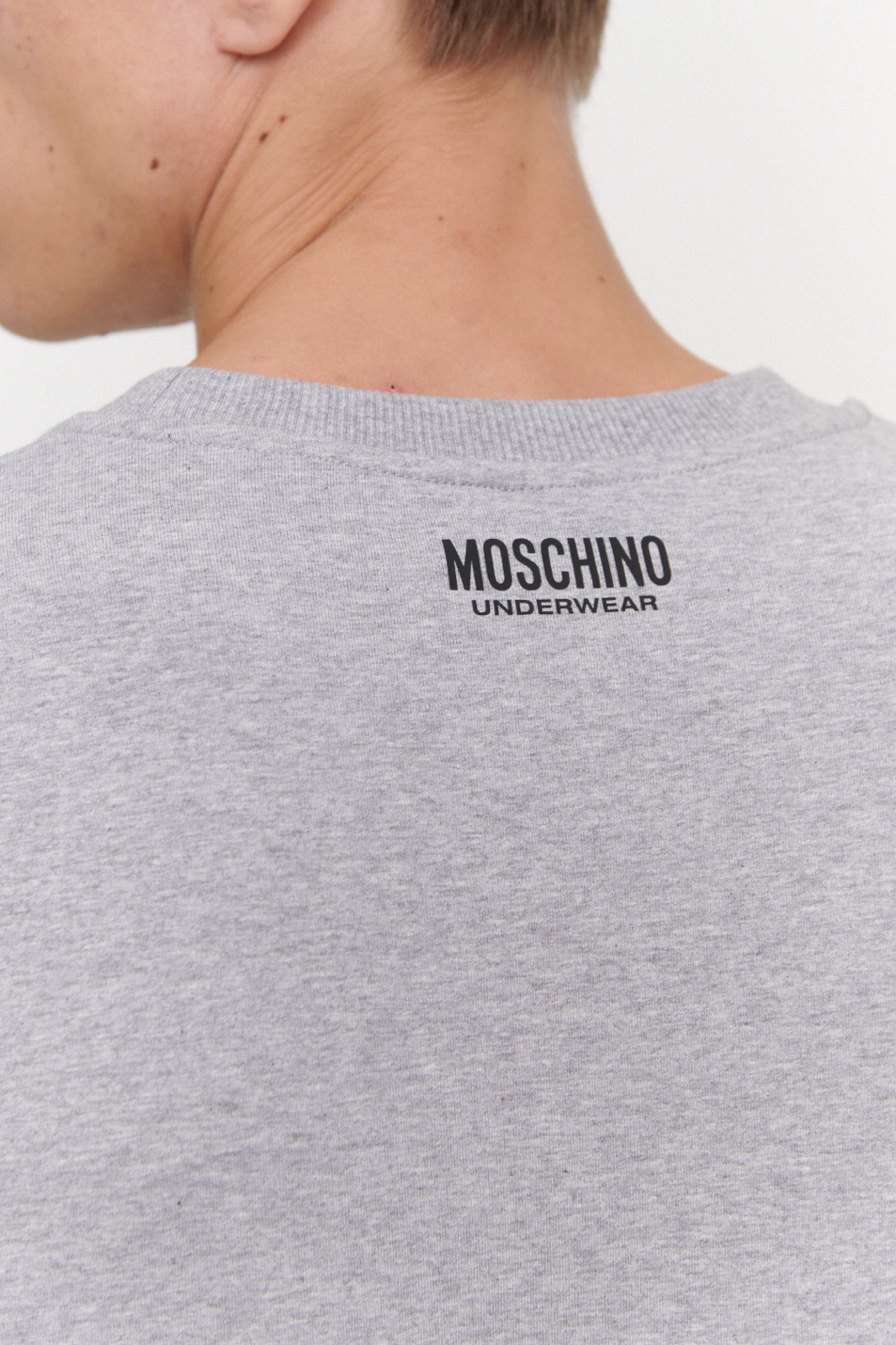 Moschino Свитшот с логотипированной лентой на рукавах (цвет ), артикул A1706-8106 | Фото 6