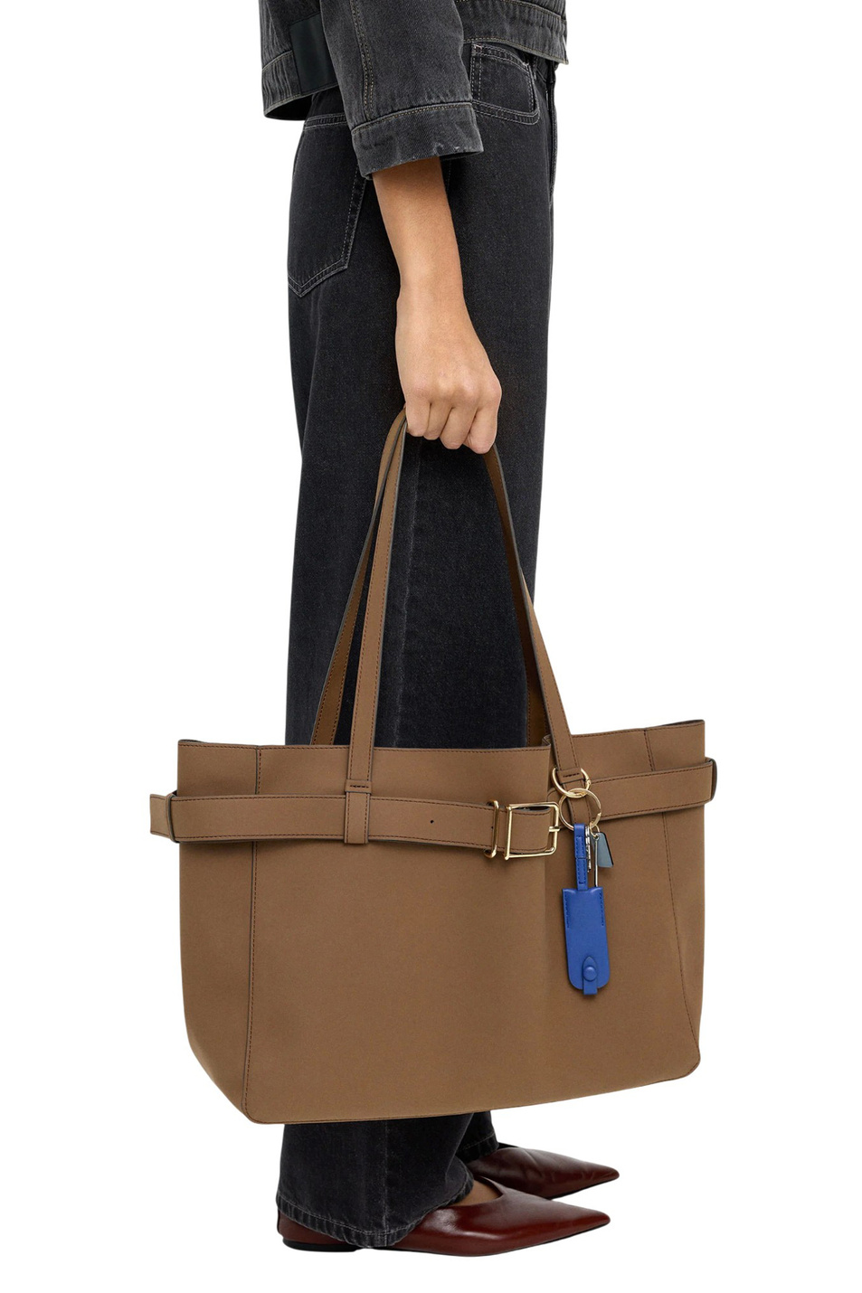 Женский Parfois Сумка-шопер с подвеской (цвет ), артикул 241810 | Фото 6