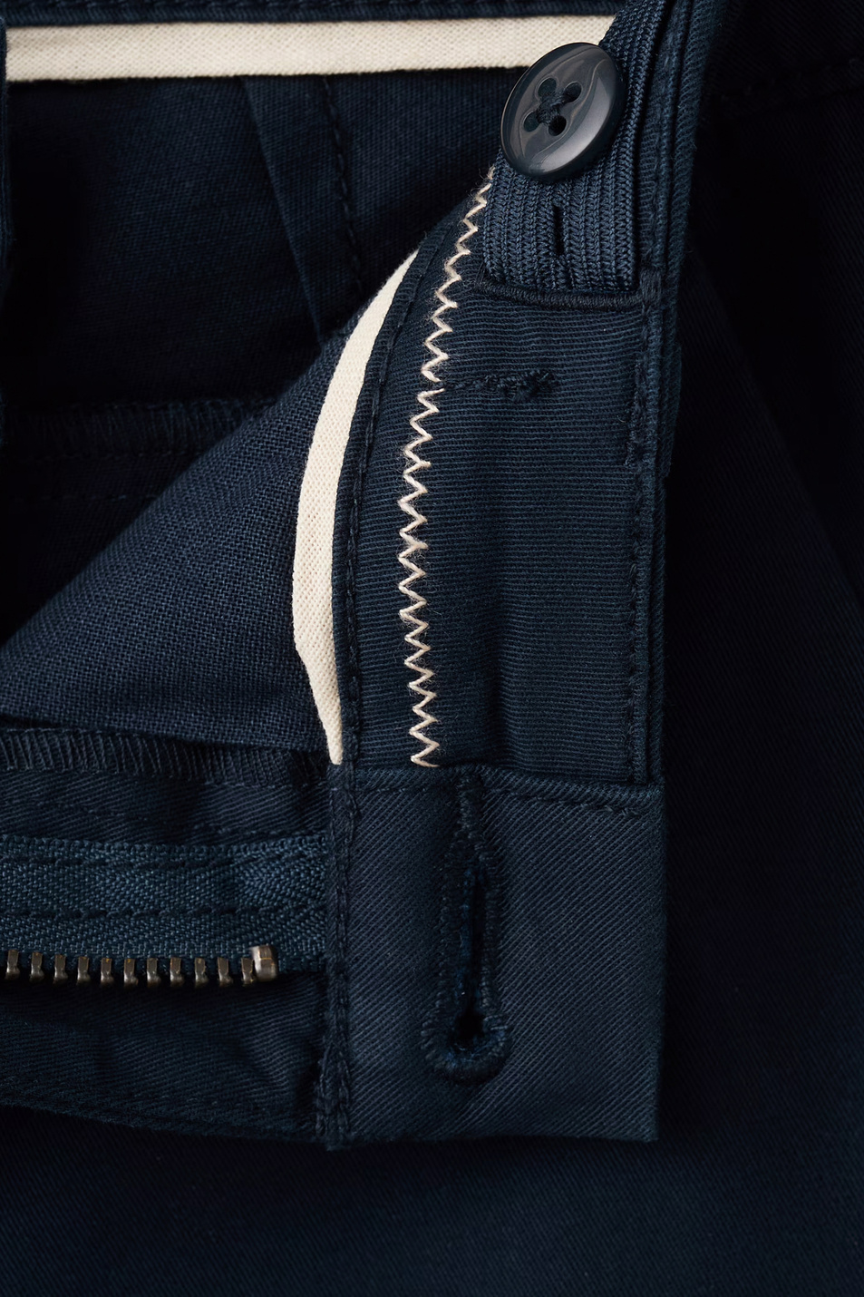 Брюки PICCOLO из эластичного хлопка|Основной цвет:Синий Мальчикам Mango Kids Брюки PICCOLO из эластичного хлопка (цвет ), артикул 27054403 | Фото 3