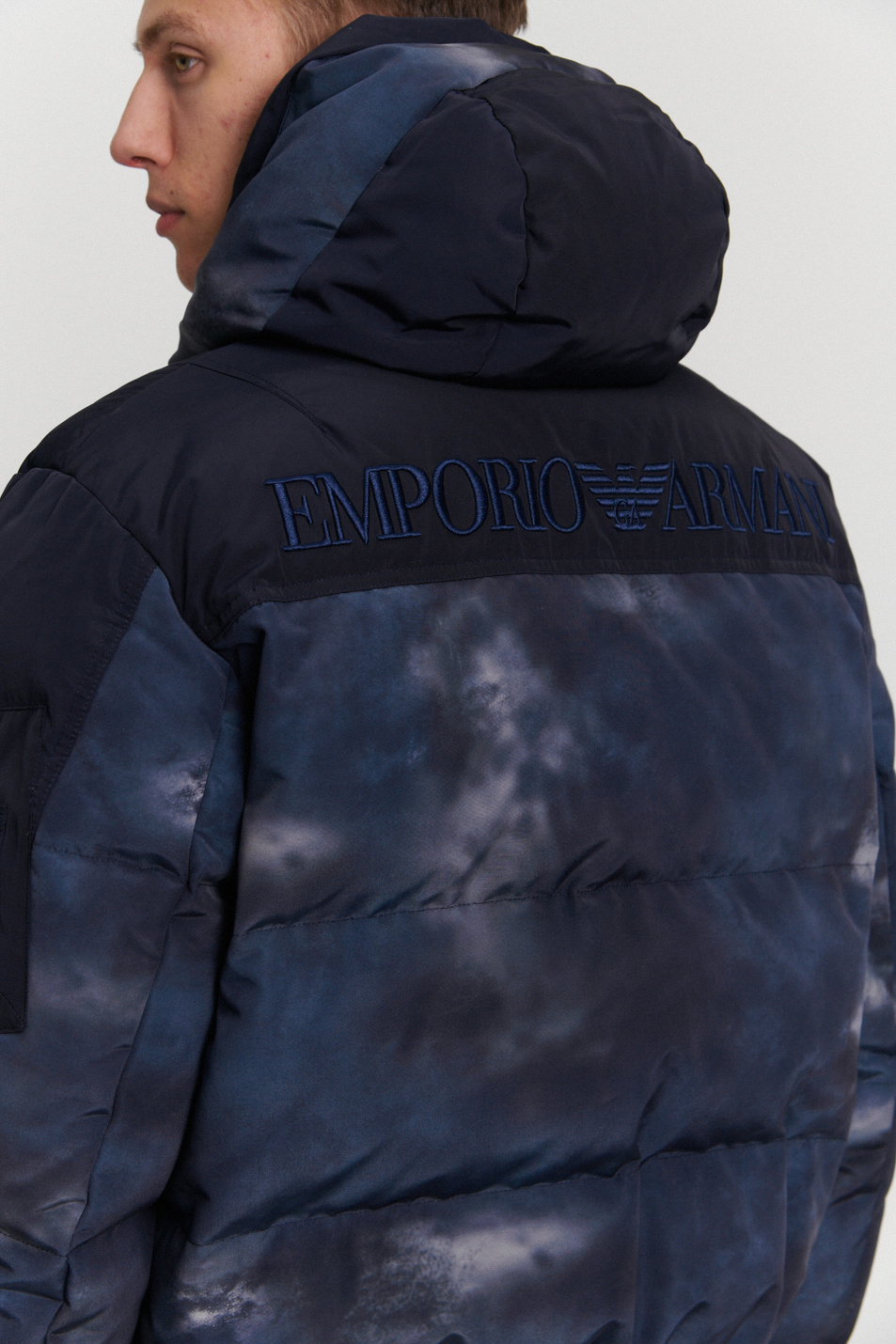 Emporio Armani Утепленная куртка из двухцветного нейлона с принтом Cloud Storm (цвет ), артикул 6H1BF8-1NLPZ | Фото 4