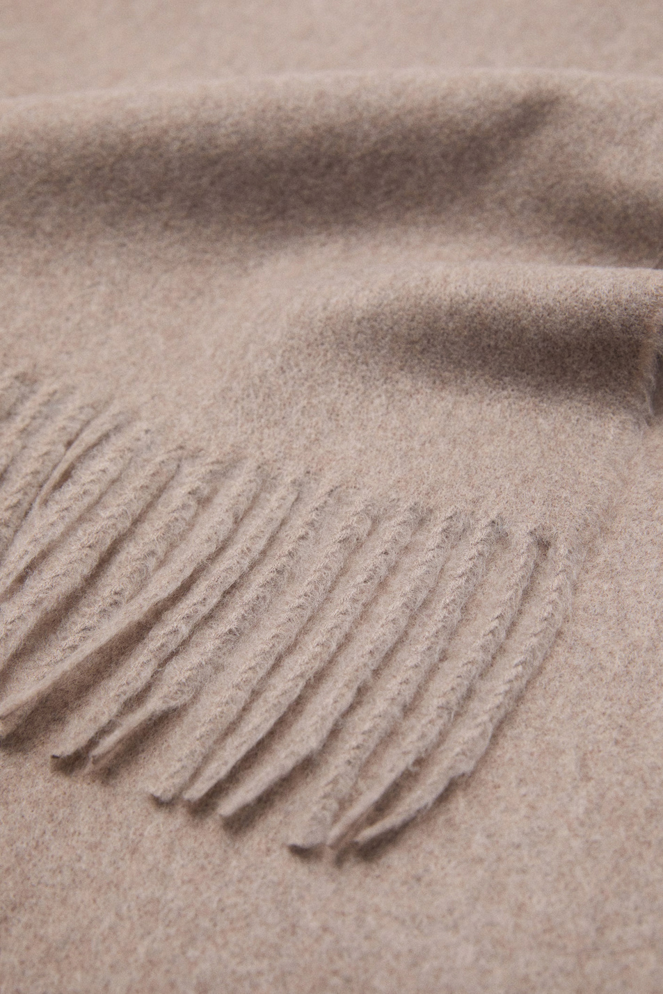 Шарф SWEET с бахромой по краю|Основной цвет:Серый Женский Mango Шарф SWEET с бахромой по краю (цвет ), артикул 17095145 | Фото 2