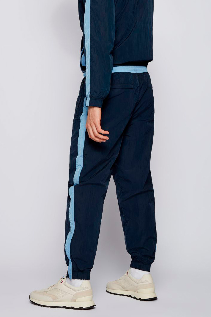 BOSS Спортивные брюки Janyl с контрастными лампасами (цвет ), артикул 50455924 | Фото 4