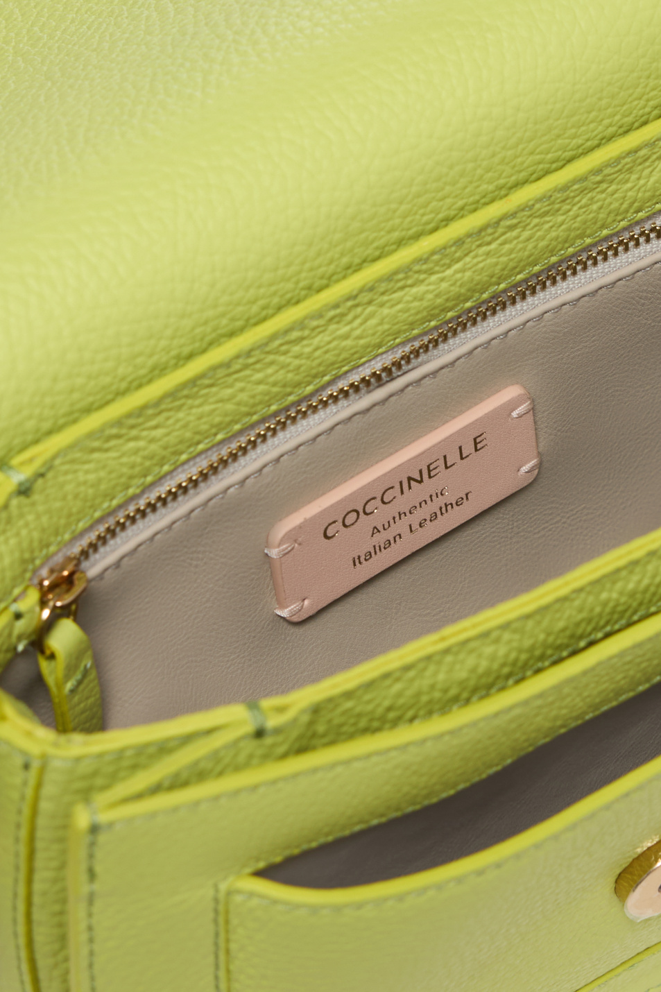 Женский Coccinelle Сумка C-ME из натуральной кожи (цвет ), артикул E1SSL150101 | Фото 4