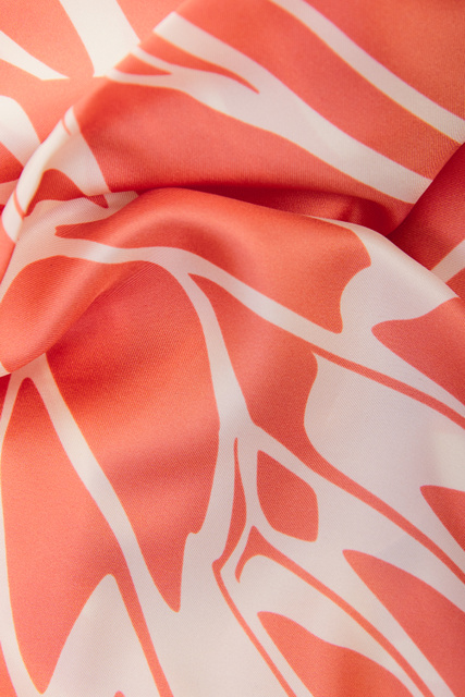 Шелковый платок|Основной цвет:Коралловый|Артикул:E7LY1380401 | Фото 2