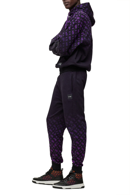 Спортивные брюки с градиентной монограммой|Основной цвет:Фиолетовый|Артикул:50493297 | Фото 2