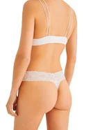 Женский Women'secret Трусы-стринги из кружева (цвет ), артикул 0876723 | Фото 2