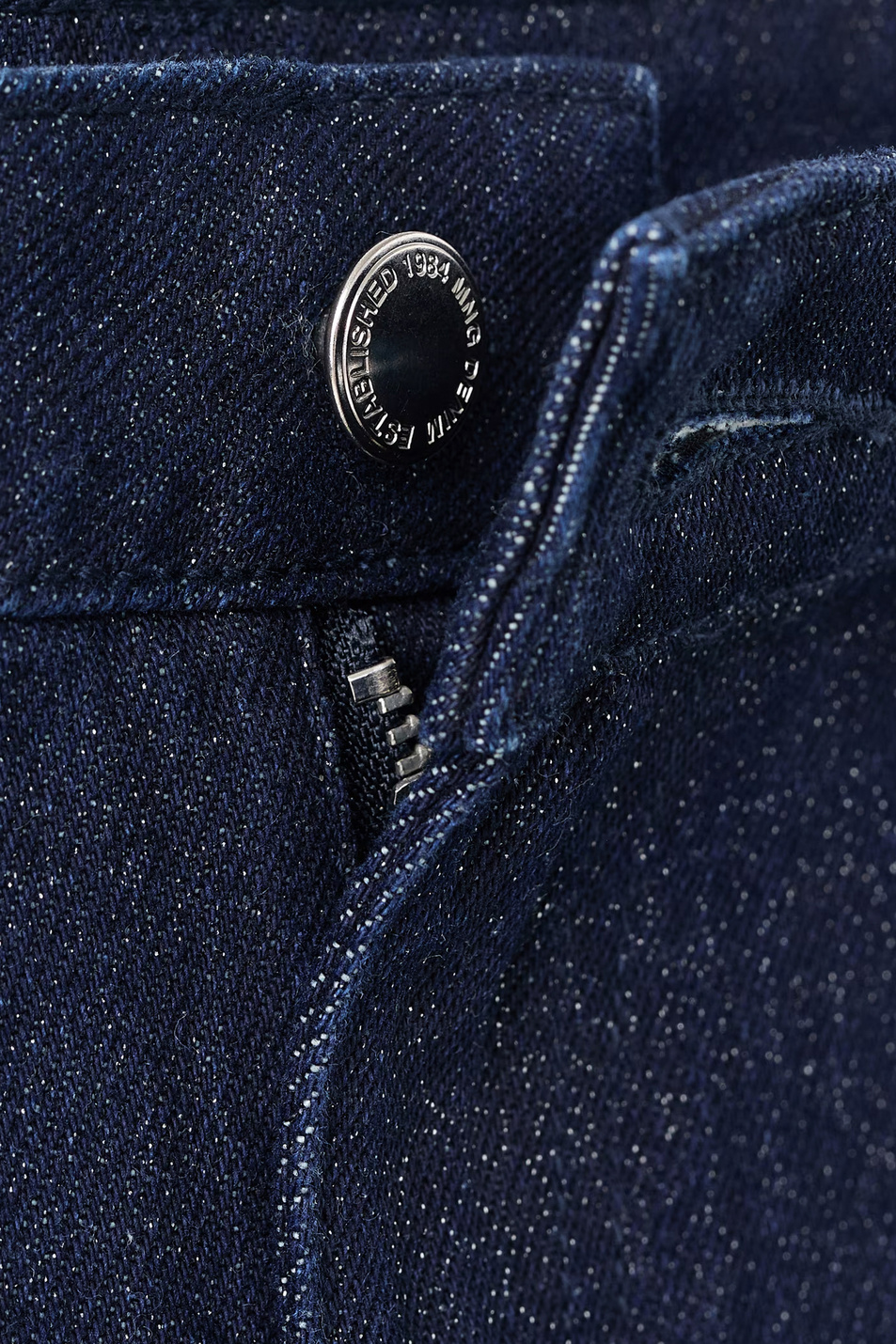 Женский Mango Джинсы CARRIE из хлопка (цвет ), артикул 17067797 | Фото 5