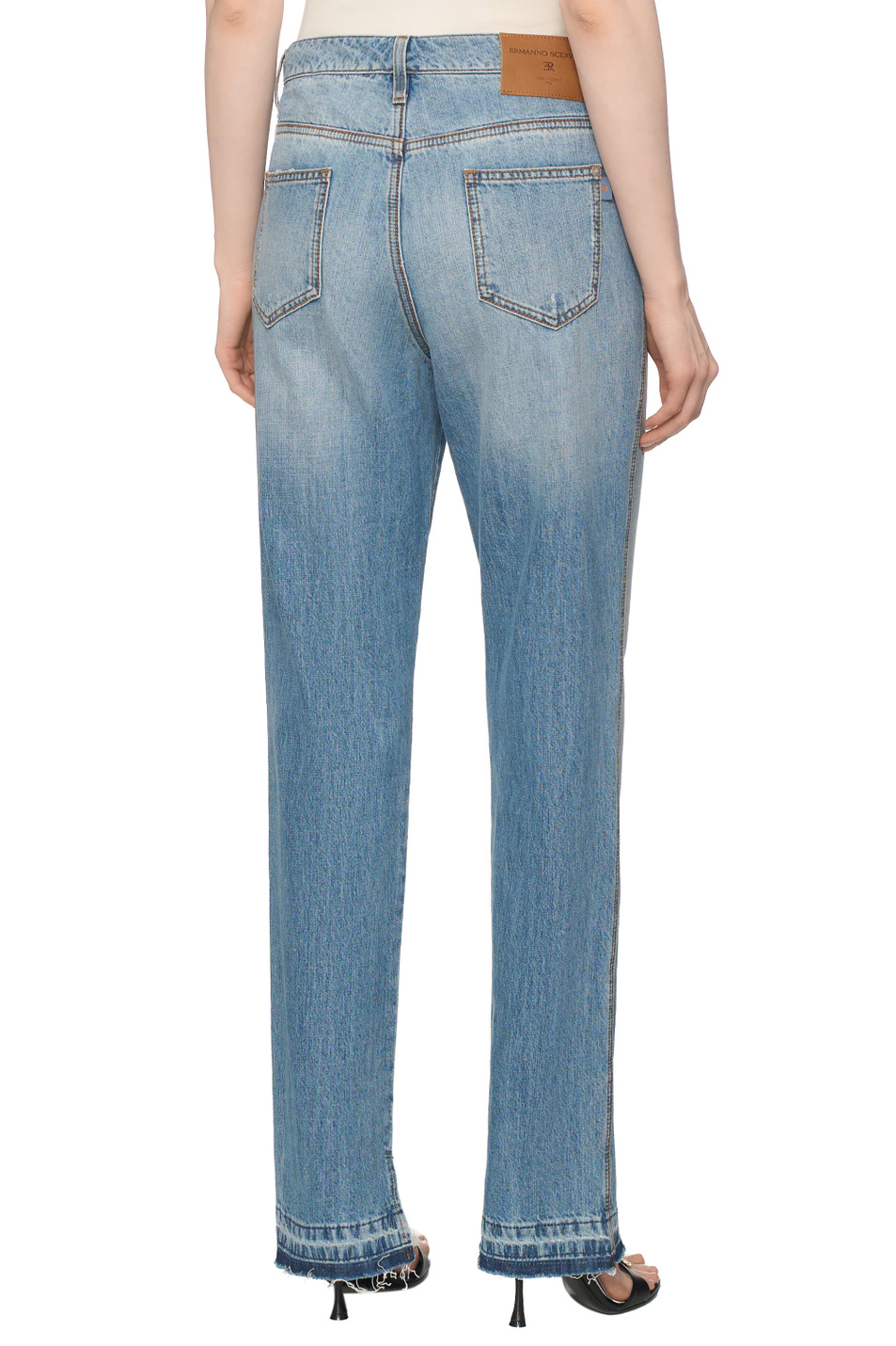 Женский ERMANNO SCERVINO Джинсы с эффектом потертости (цвет ), артикул D487P306GKW | Фото 5