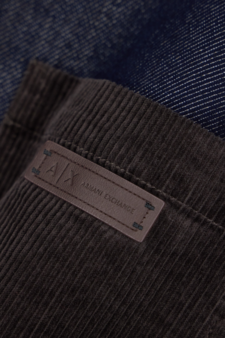 Мужской Armani Exchange Рубашка джинсовая с воротником из вельвета (цвет ), артикул XM003402-AF27235 | Фото 8