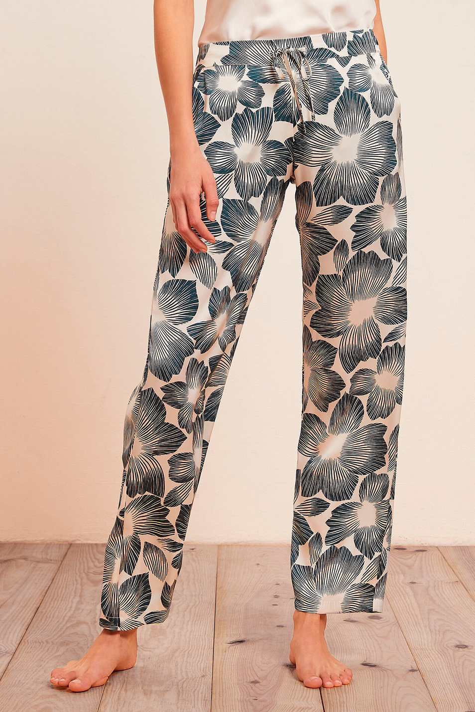 Etam Атласные брюки LOTIER с принтом (цвет ), артикул 6524490 | Фото 1