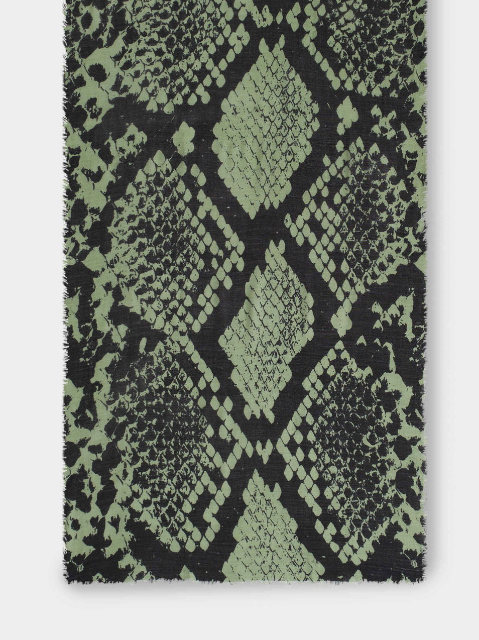 Parfois Макси-шарф со змеиным принтом (цвет ), артикул 181300 | Фото 2