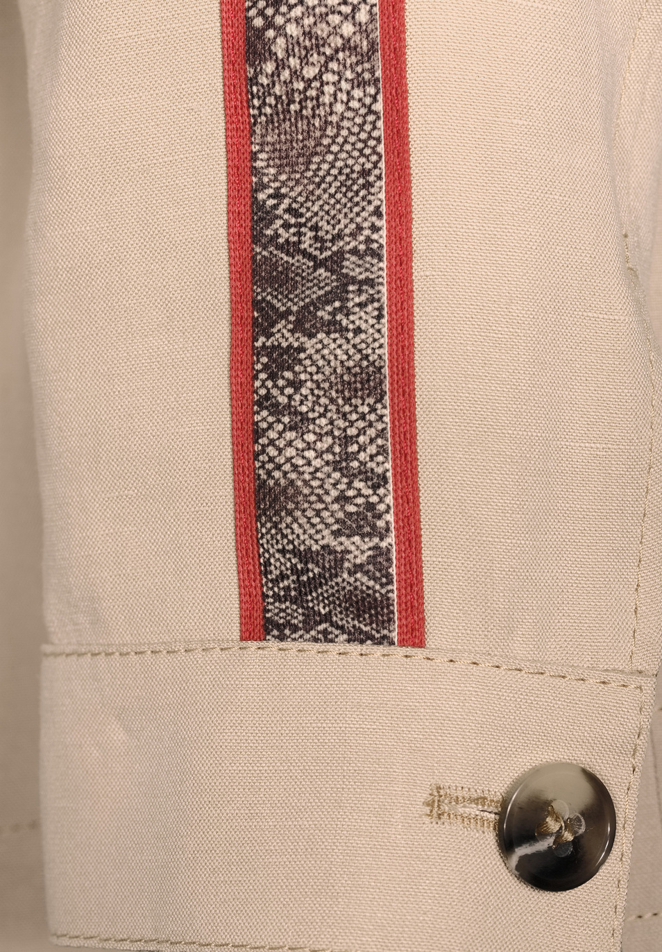 Женский Betty Barclay Куртка с контрастным принтом на рукавах (цвет ), артикул 4254/1300 | Фото 6
