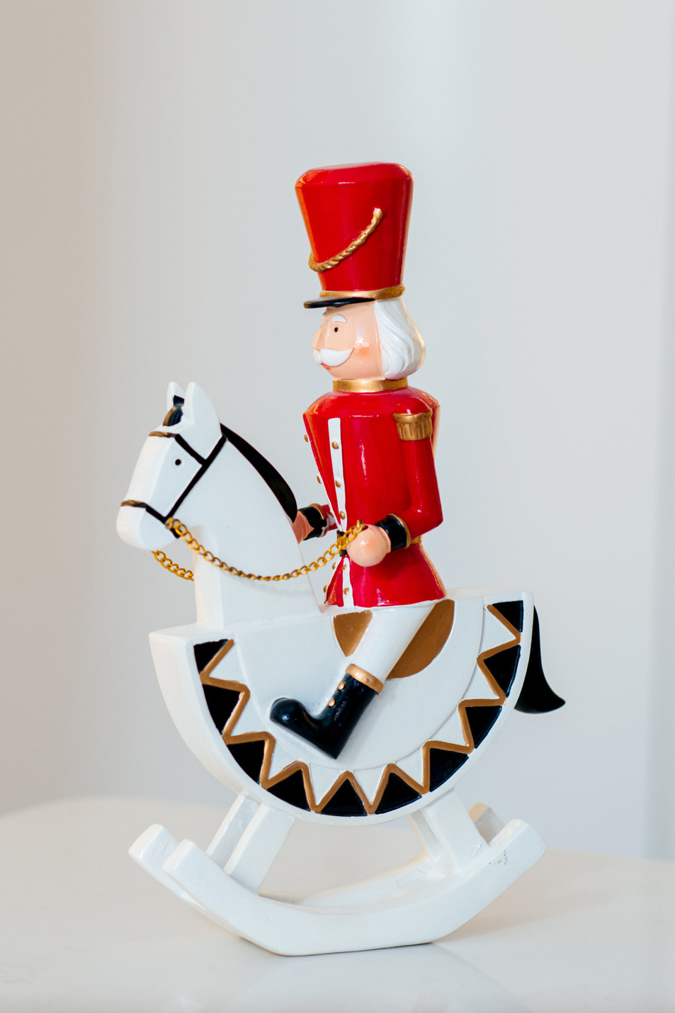 Не имеет пола Palais Royal Фигурка "Щелкунчик на белой лошадке-качалке", 29 см (цвет ), артикул 1022085 | Фото 2