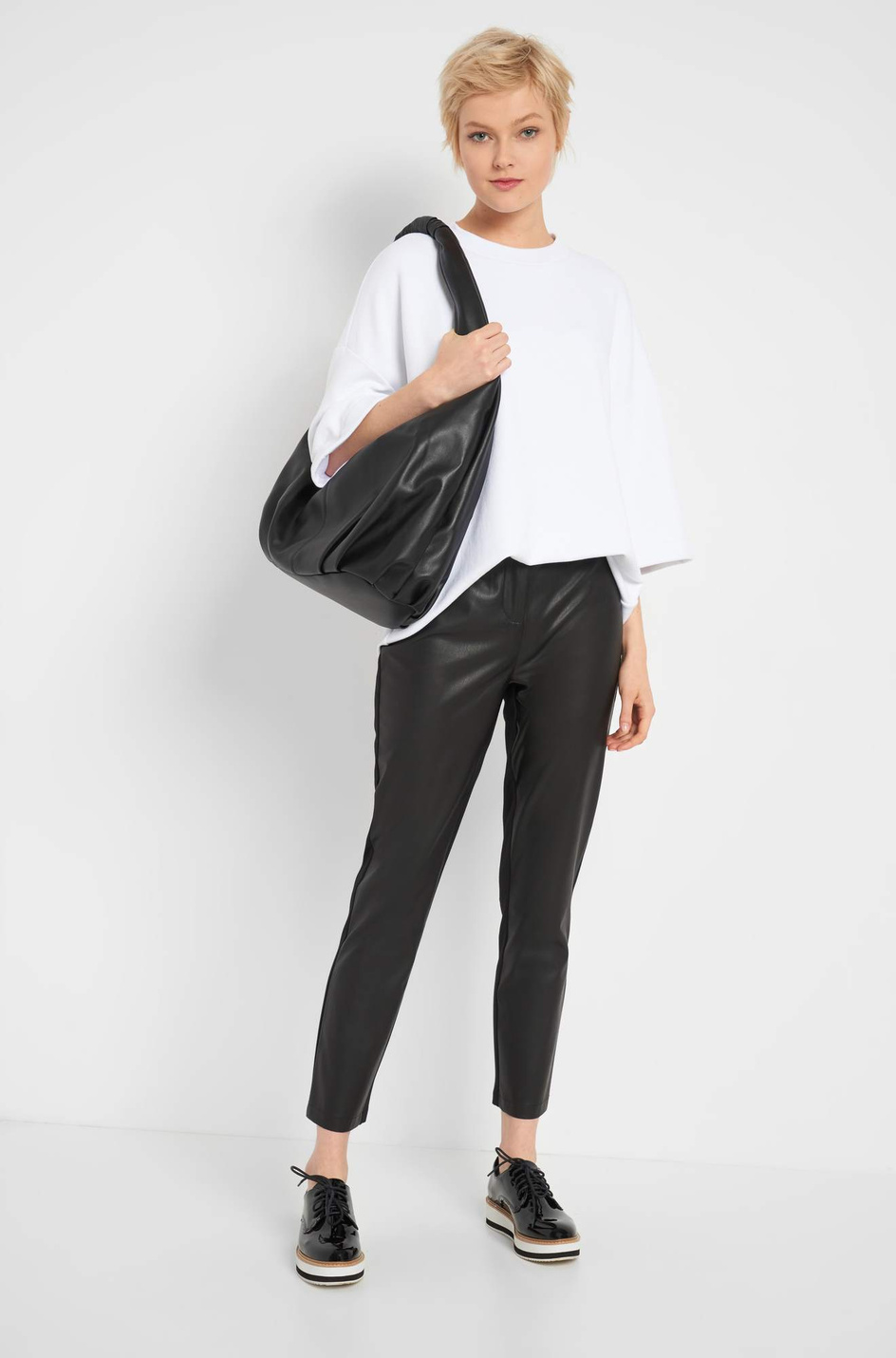 Orsay Укороченные брюки с покрытием под кожу (цвет ), артикул 390254 | Фото 2