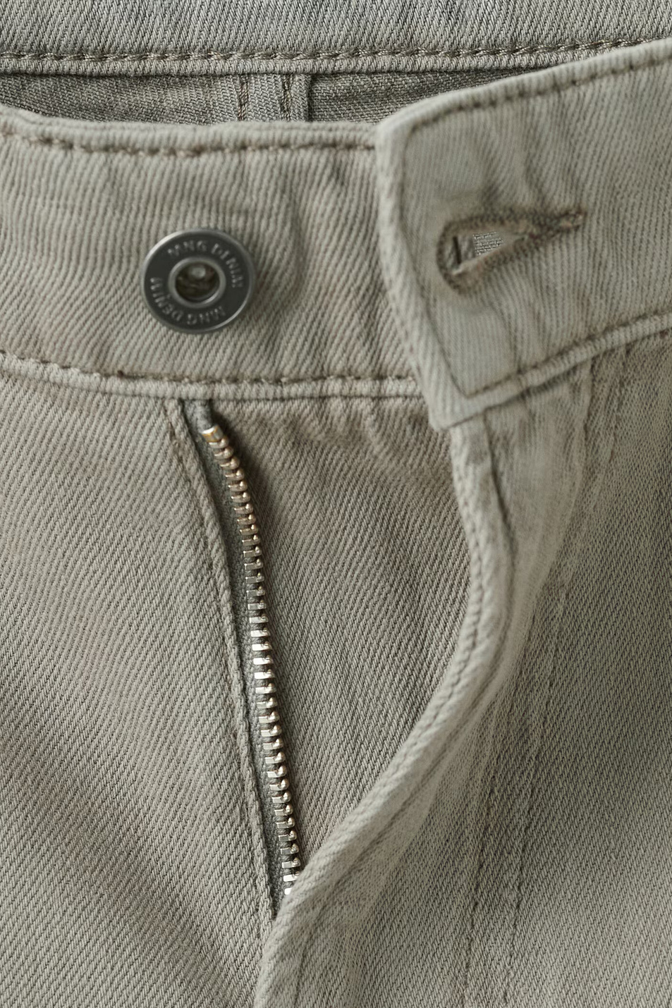 Мужской Mango Man Джинсы LORI однотонные (цвет ), артикул 27075983 | Фото 5