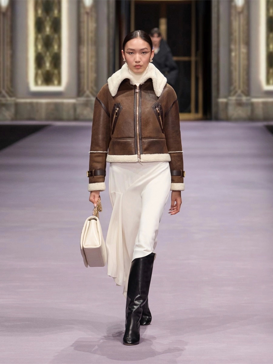Женский Elisabetta Franchi Куртка однотонная (цвет ), артикул CP47A36E2 | Фото 5