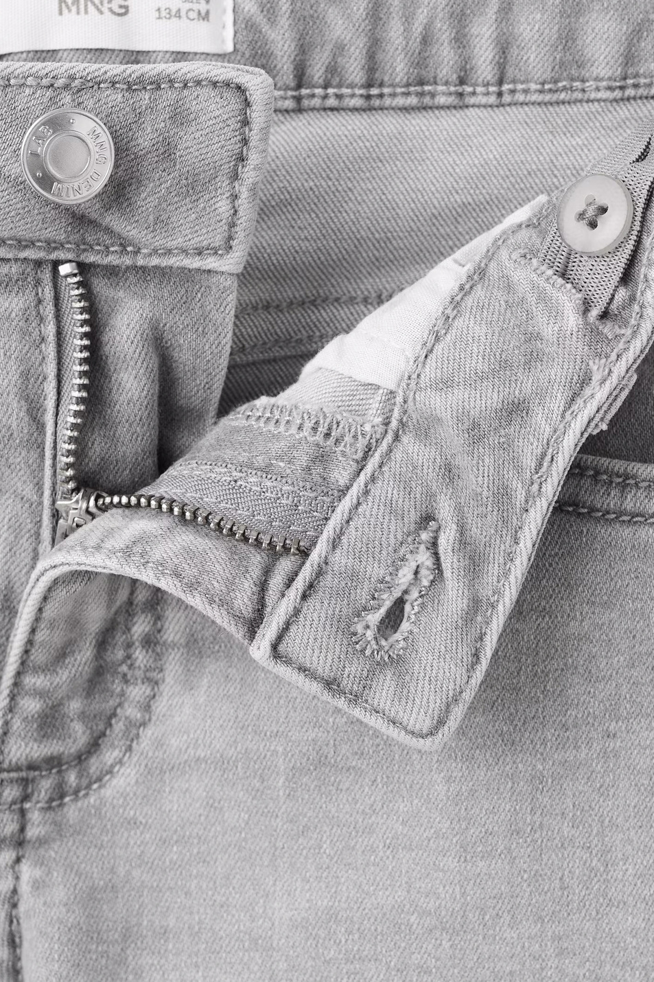 Мальчикам Mango Kids Джинсы SLIM2 со средней посадкой (цвет ), артикул 27061260 | Фото 3