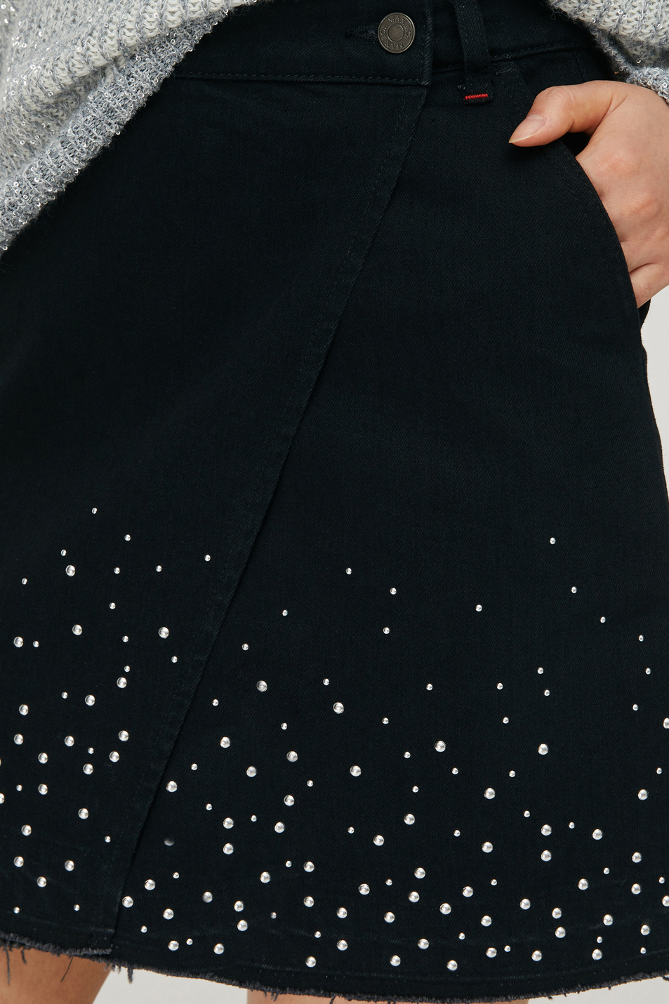 Max&Co Джинсовая мини-юбка с запахом, украшенная заклепками (цвет ), артикул 61010221 | Фото 5