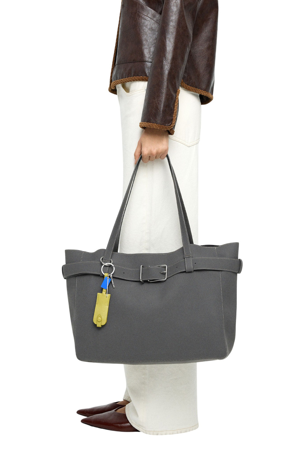 Женский Parfois Сумка-шопер с подвеской (цвет ), артикул 241810 | Фото 6