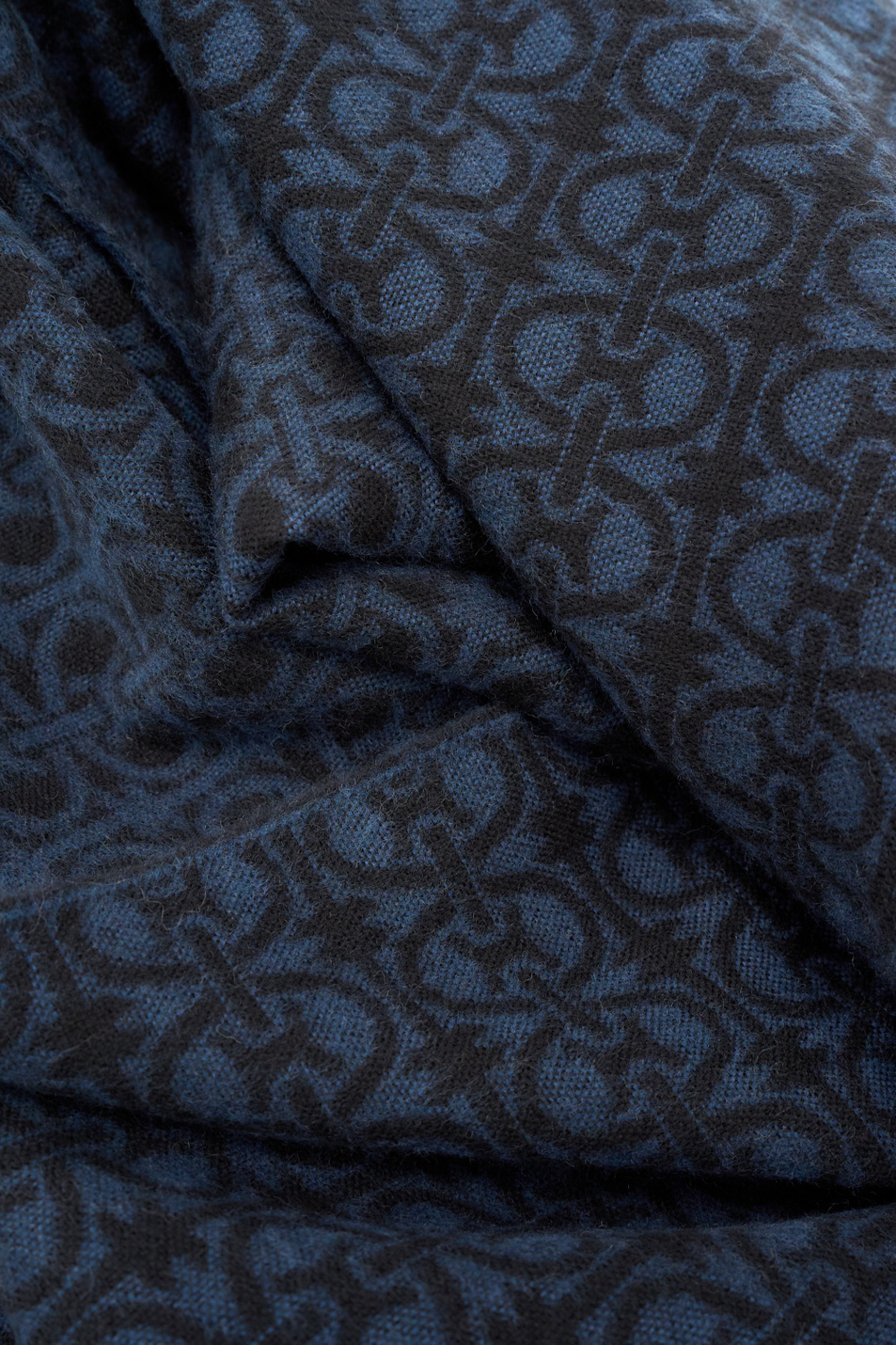Женский Coccinelle Шарф MONOGRAM WOOL из смесовой шерсти (цвет ), артикул E7RCZ310201 | Фото 2
