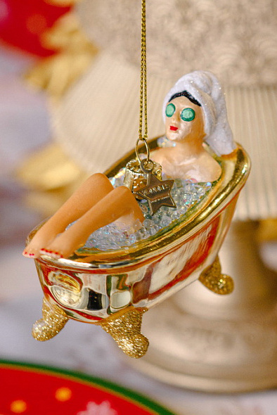 Не имеет пола Vondels Елочная игрушка "Девушка в ванной" 6 см (цвет ), артикул 4250101060137 | Фото 4